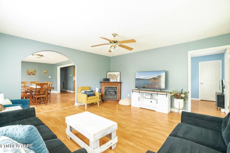 156 Rector Dr, Huntsville, TN 37756