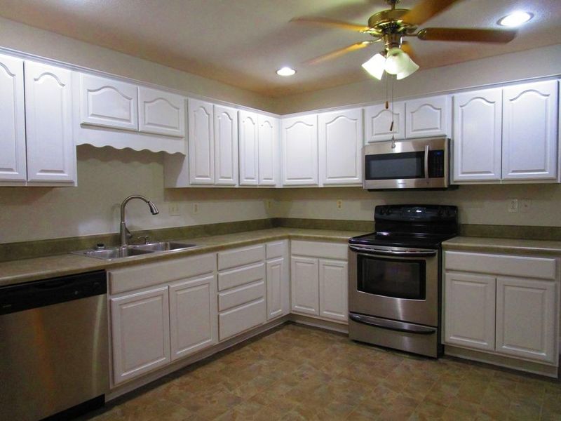 156 River Garden Ct, Sevierville, TN 37862