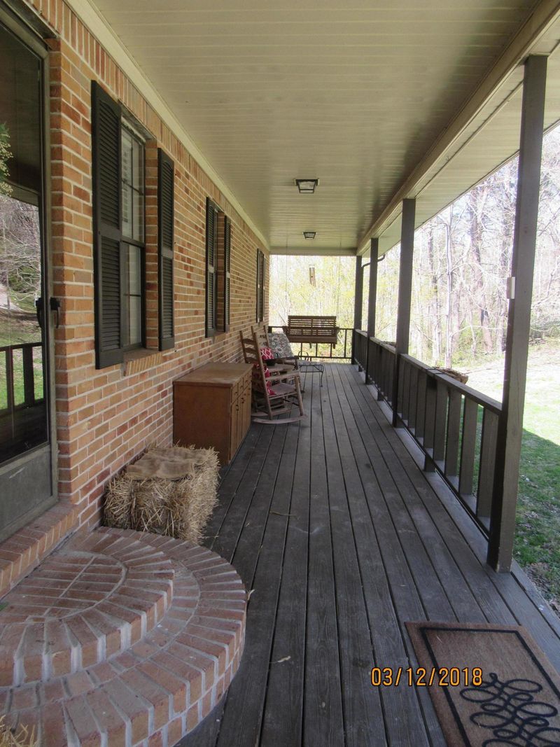 156 Ro Mo Rd, Harriman, TN 37748