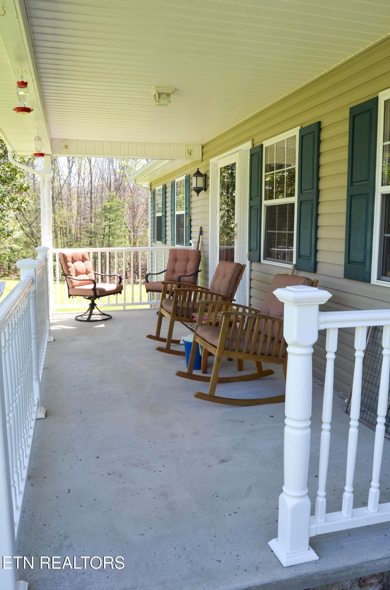 156 S Summerhaven Dr, Crossville, TN 38555