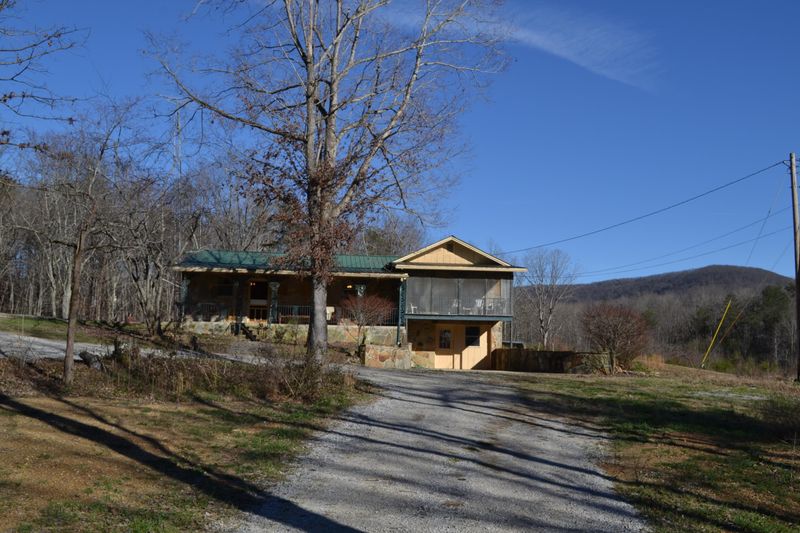 156 Wallace Rd, Crab Orchard, TN 37723