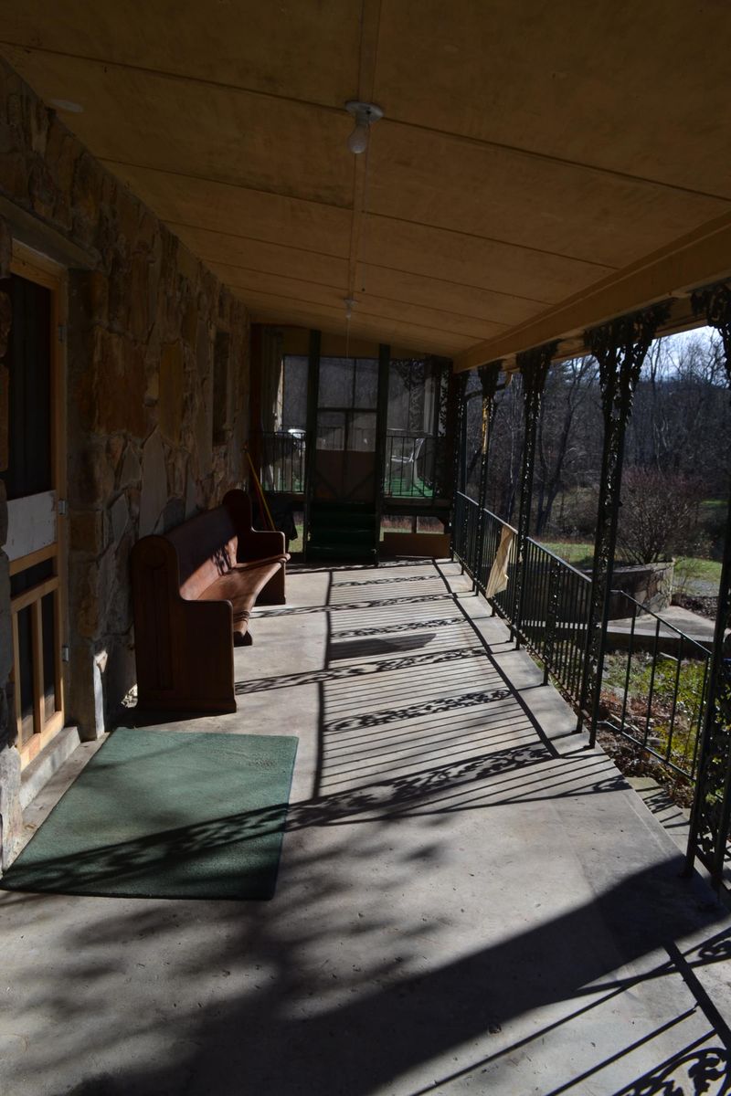 156 Wallace Rd, Crab Orchard, TN 37723