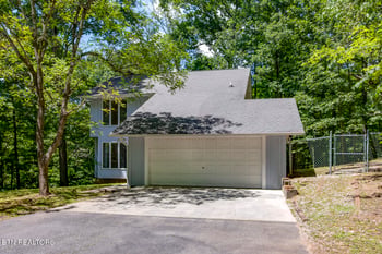 1560 Bluebird Cove Ln, Sevierville, TN 37862