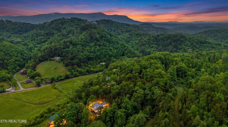 1560 Starwood Way, Sevierville, TN 37862