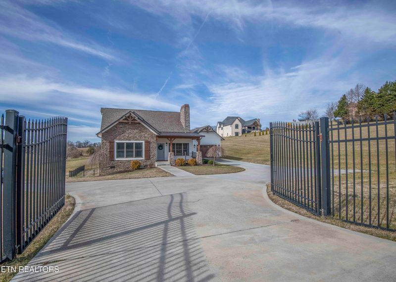 1562 Pullen Rd, Sevierville, TN 37862