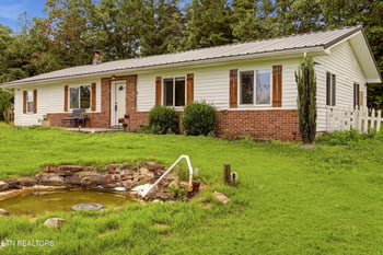 1563 Riggs Chapel Rd, Harriman, TN 37748