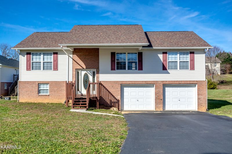 1565 Jasmine Tr, Sevierville, TN 37862
