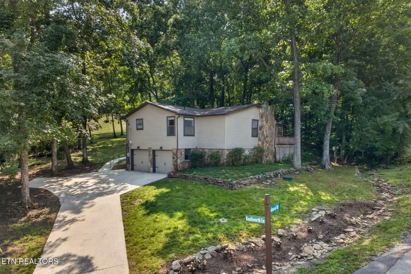 157 Baltusrol Rd, Crossville, TN 38558