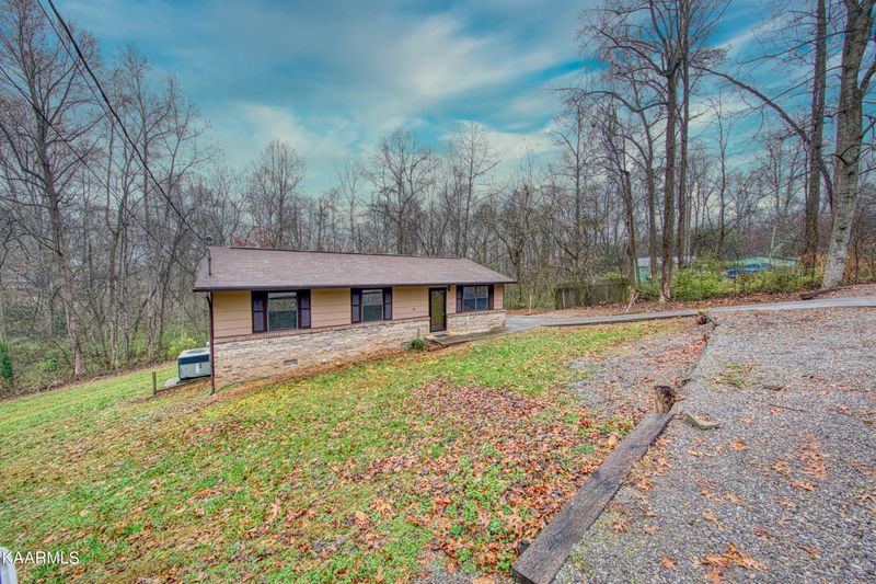 157 Barrier Dr, Loudon, TN 37774