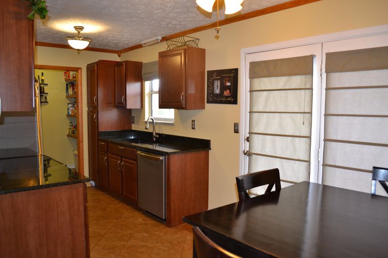 157 Disco Loop Rd, Friendsville, TN 37737