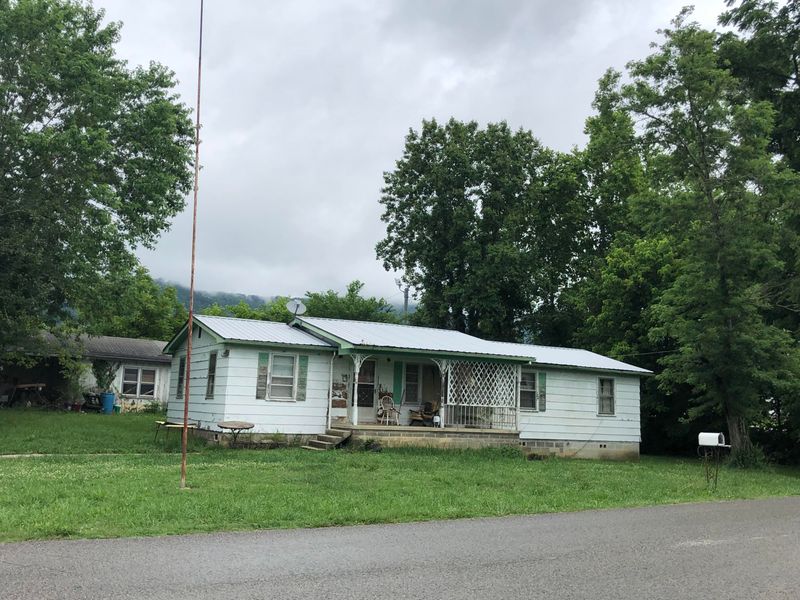 157 Gent Rd, Jacksboro, TN 37757
