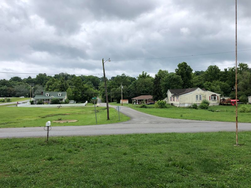 157 Gent Rd, Jacksboro, TN 37757