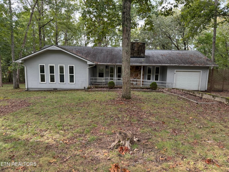 157 Lakeshire Dr, Crossville, TN 38558