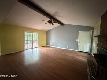 157 Lakeshire Dr, Crossville, TN 38558