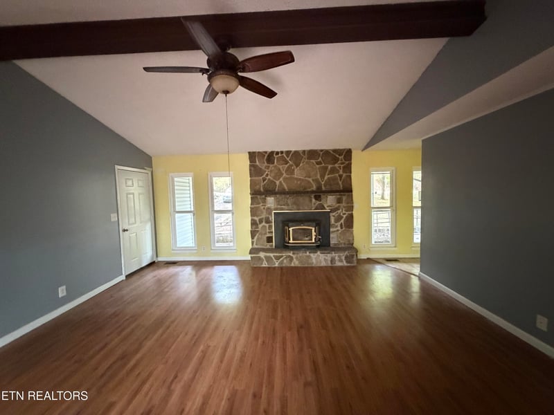 157 Lakeshire Dr, Crossville, TN 38558