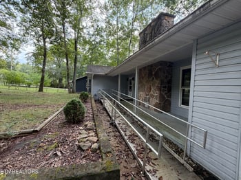 157 Lakeshire Dr, Crossville, TN 38558