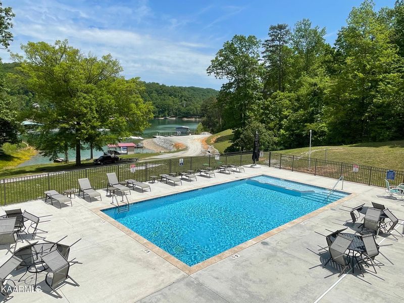 157 Waterside Ln, Lafollette, TN 37766
