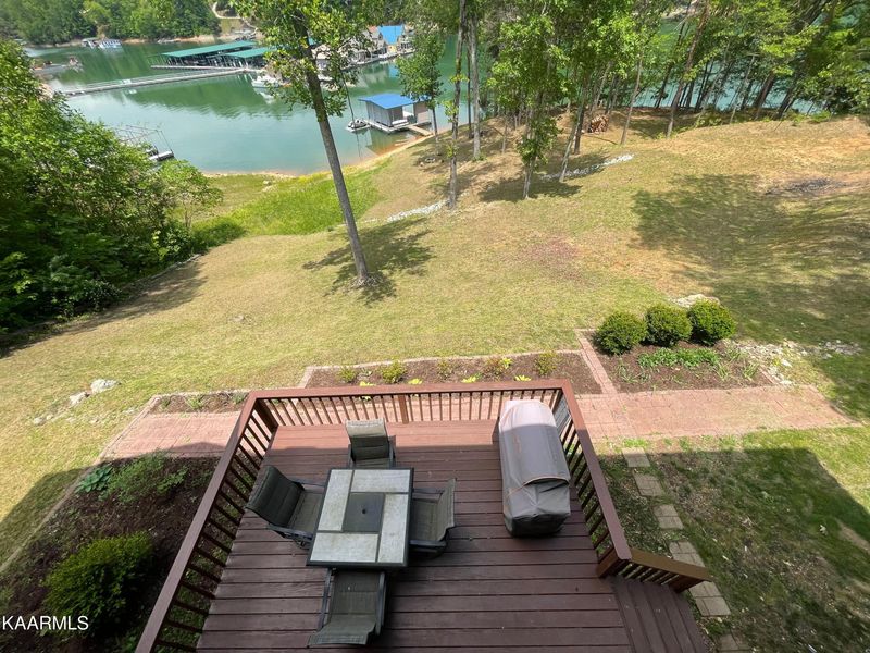 157 Waterside Ln, Lafollette, TN 37766