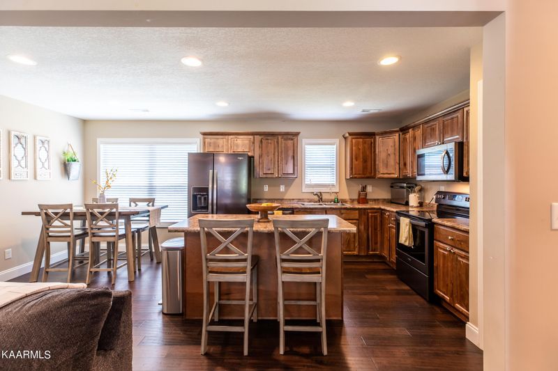 157 Zoe Cir, Jacksboro, TN 37757
