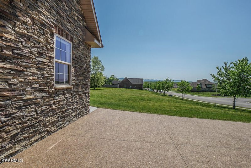 1576 Tsuga Dr, Alcoa, TN 37701