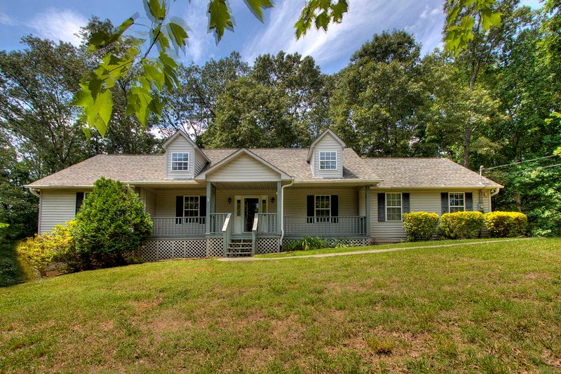 1577 Forest Heights Cir, Lenoir City, TN 37772