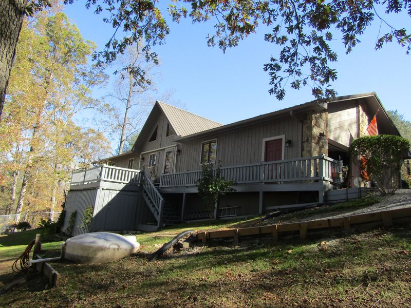 158 Cedar Cir, Jacksboro, TN 37757