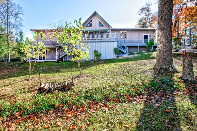 158 Cedar Cir, Jacksboro, TN 37757