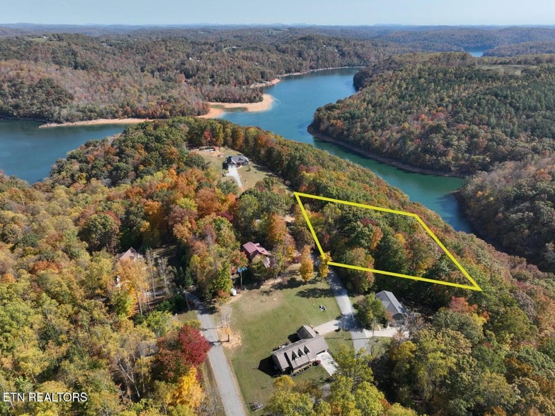 158 Cheri Ln, Caryville, TN 37714