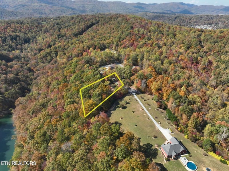 158 Cheri Ln, Caryville, TN 37714