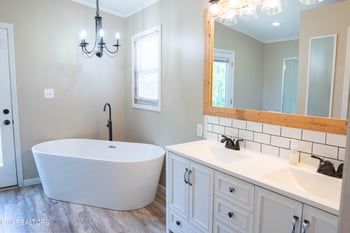 158 Cherry Bottom Rd, Caryville, TN 37714