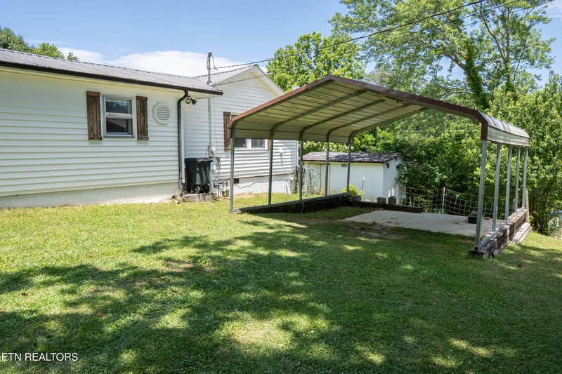 158 Cherry Bottom Rd, Caryville, TN 37714