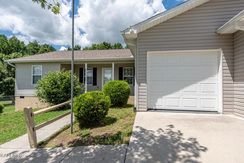 158 Glenlock Ln, Sweetwater, TN 37874