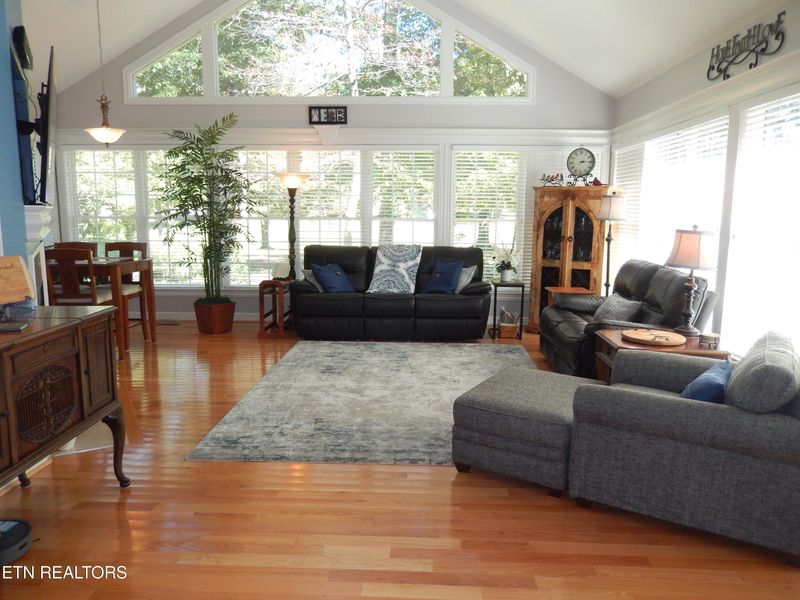 158 Goose Pointe Cir, Crossville, TN 38571