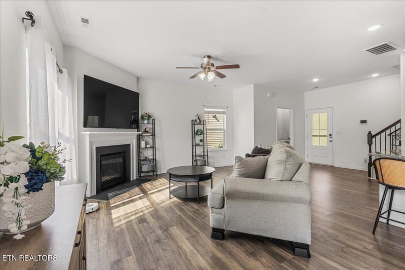 158 Harbour Pointe Ln, Oak Ridge, TN 37830