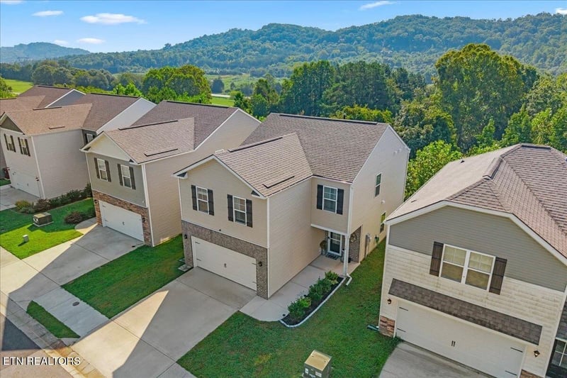 158 Harbour Pointe Ln, Oak Ridge, TN 37830