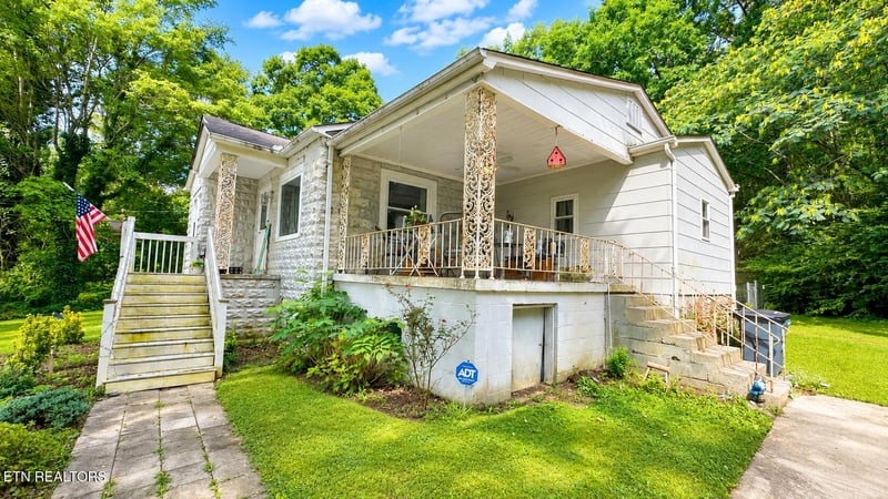 158 Maples Rd, Knoxville, TN 37920
