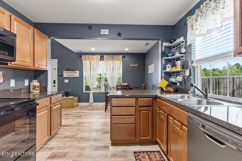 158 Park Ave, Madisonville, TN 37354