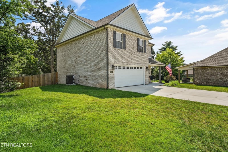 158 Sand Hills Dr, Maryville, TN 37801