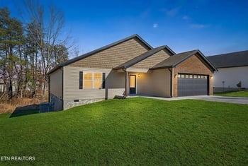 158 Sky View Meadow Dr, Crossville, TN 38555