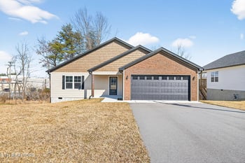 158 Sky View Meadow Dr, Crossville, TN 38555