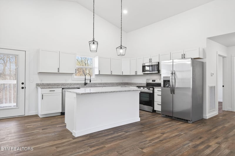 158 Sky View Meadow Dr, Crossville, TN 38555