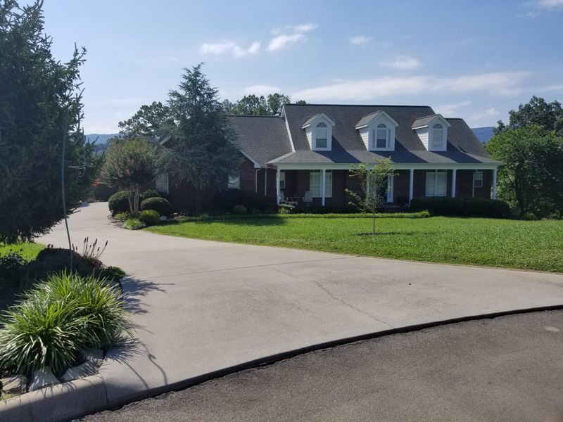 1580 Mint Meadows Dr, Maryville, TN 37803