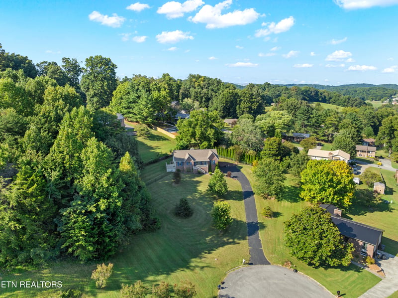 1580 Pin Oak Dr, Morristown, TN 37814
