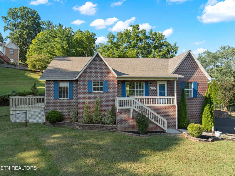 1580 Pin Oak Dr, Morristown, TN 37814