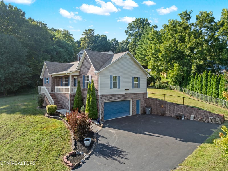 1580 Pin Oak Dr, Morristown, TN 37814