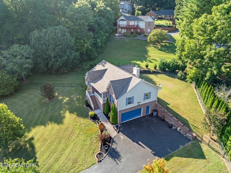 1580 Pin Oak Dr, Morristown, TN 37814