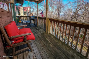 1580 Zermatt Dr, Gatlinburg, TN 37738