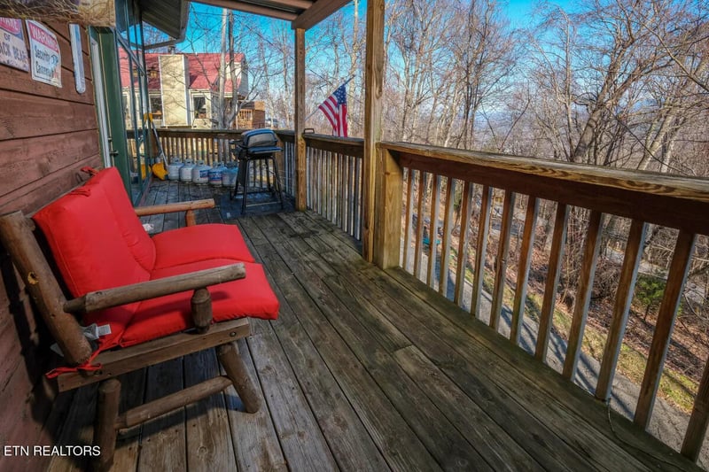 1580 Zermatt Dr, Gatlinburg, TN 37738