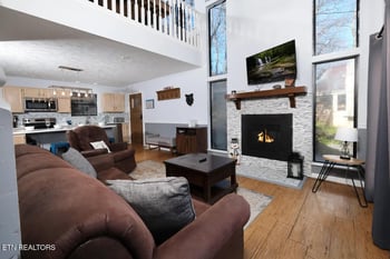 1580 Zermatt Dr, Gatlinburg, TN 37738