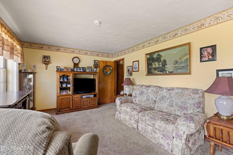 1583 Cross Dr, Morristown, TN 37814